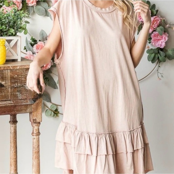 Olí & Hali Ruffled Tiered Dress Size Medium pale Pink - Picture 3 of 4